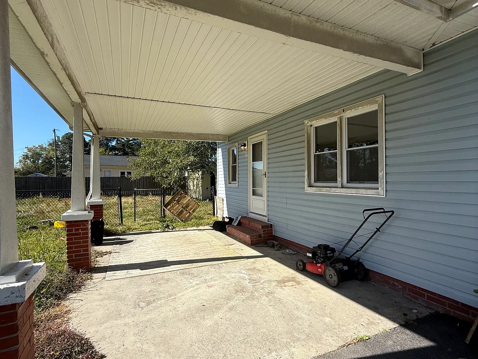 3 bed, 936 sqft, $1,895 — Photo 2