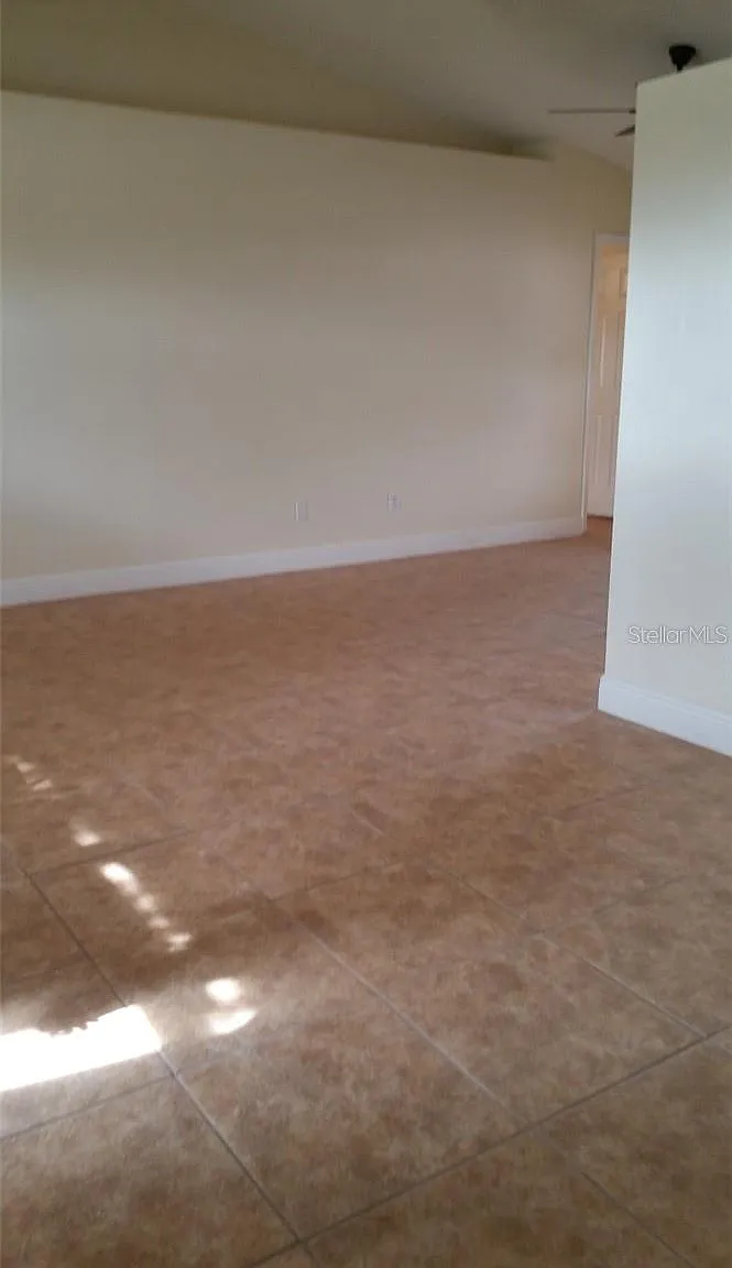 4 bed, 1854 sqft, $2,200 — Photo 4