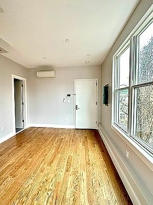 4th image of 1354 Jefferson Ave #4I