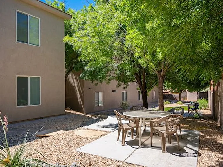 Valley View Condos — Photo 10
