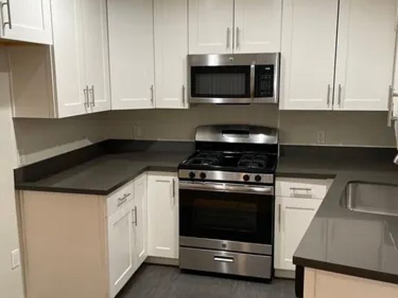 2nd image of 14221 Moorpark St #14223-1/2