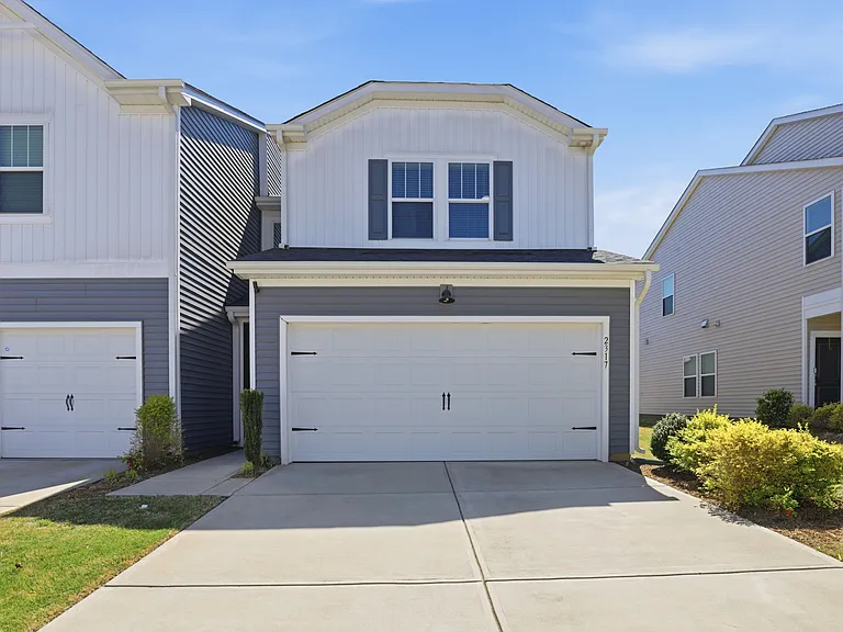 2317 Belterra Dr — Photo 1
