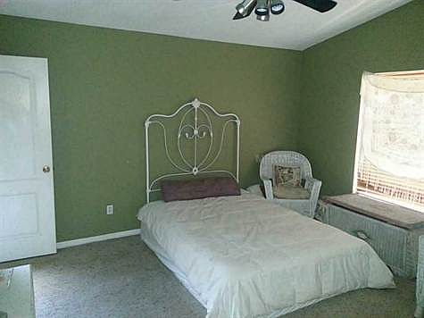 5th image of 940 Arbor Hill Cir