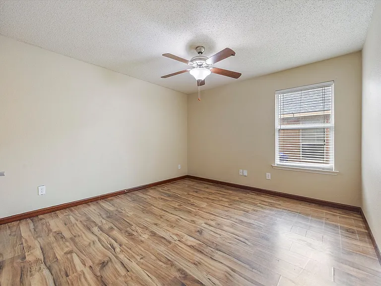 2701 Redwood St — Photo 10