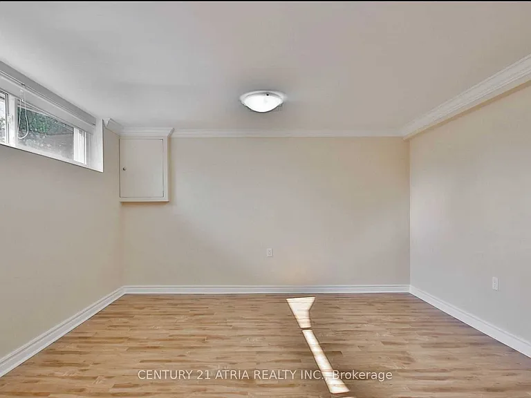 243 Harrygan Cres — Photo 10