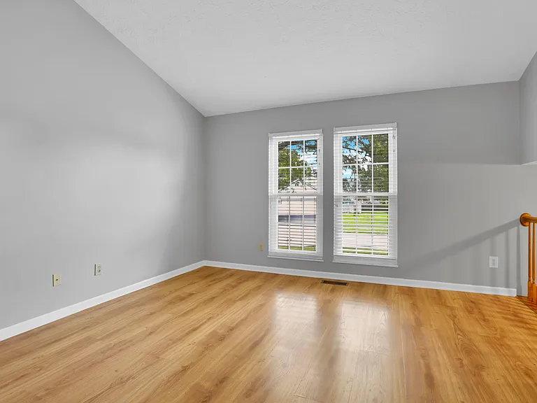 933 Briaro St — Photo 19