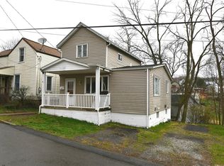 17 Dean St, Carnegie, PA 15106