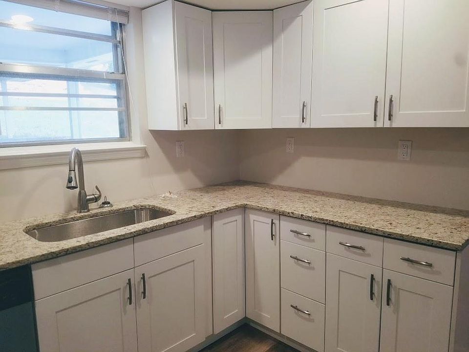 1st image of 3513 Berkley Dr