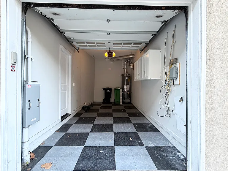 1338 Eddy St — Photo 39
