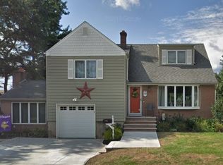 35 Mobile Ave, Woodbridge, NJ 07095