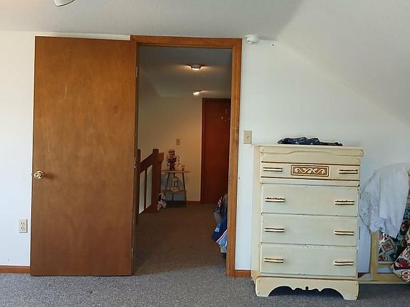 3rd image of 208 E Hawley St