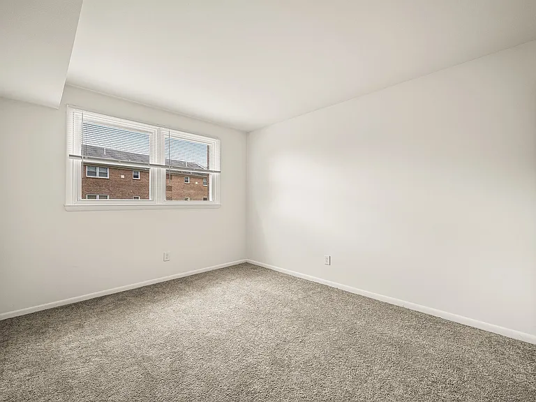 Middleboro Crest Apartments — Photo 23