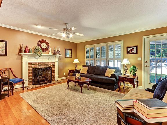 4th image of 107 Franz Ct