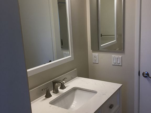 3rd image of 224 E Red Oak Dr #G