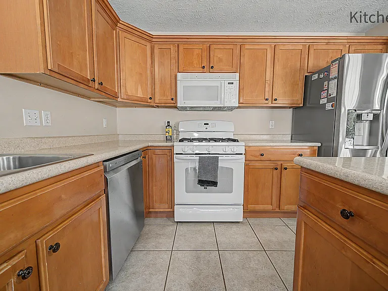 2819 Gill St — Photo 6