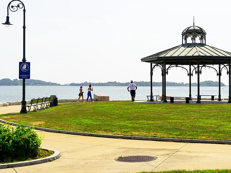 Harbor Point — Photo 16