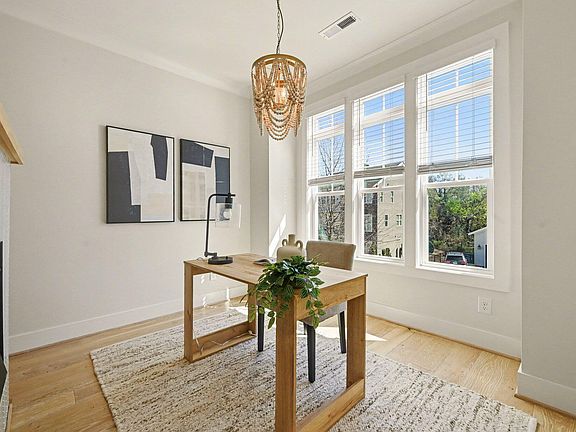 4th image of 713 Peakland Pl