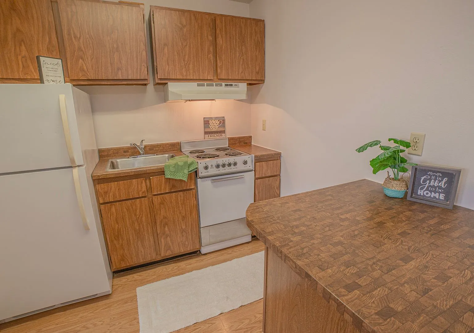 Cedars West Apartments — Photo 1