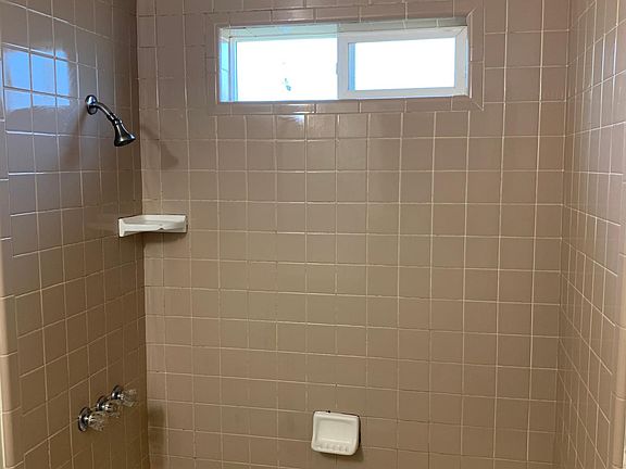 3rd image of 2039 W Rosecrans Way