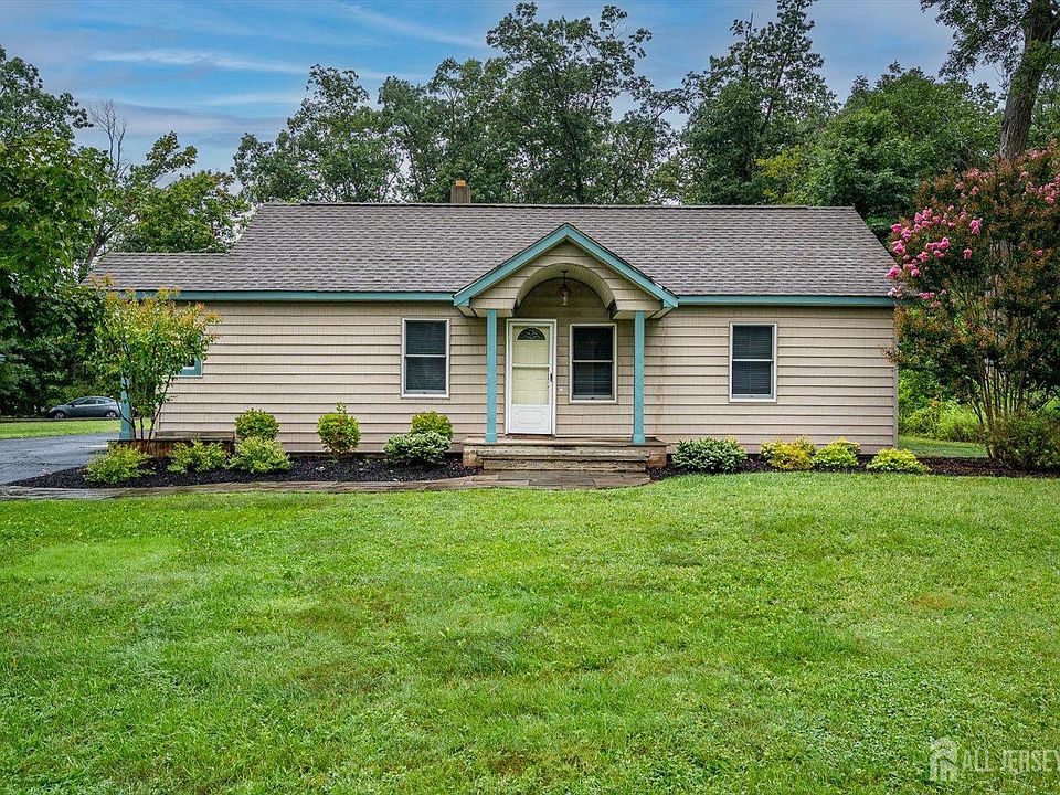 1st image of 122 Cortelyous Ln
