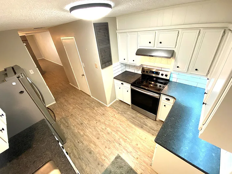 9818 Jordan Ave — Photo 6