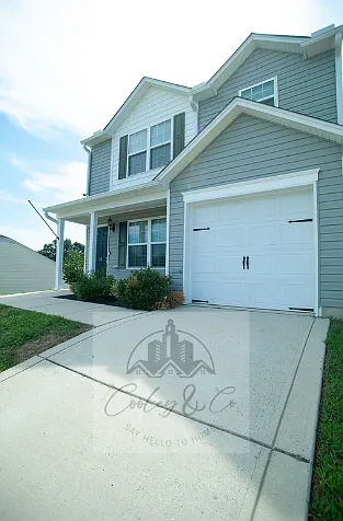 35 Michelle Court - 1 — Photo 2