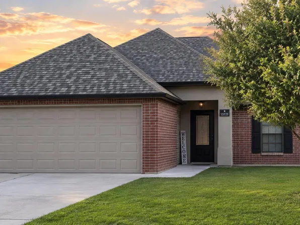 12728 Roe Dr, Walker, LA 70785