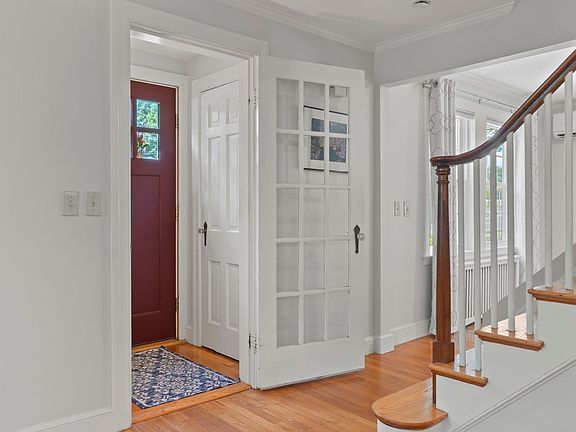 3rd image of 277 Vernon St