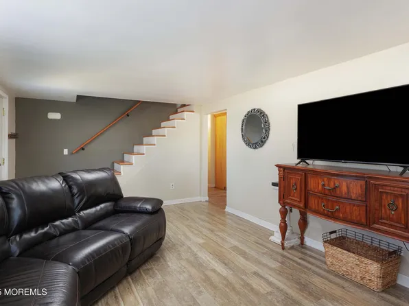 927 Indian Hill Road, Toms River, NJ 08753