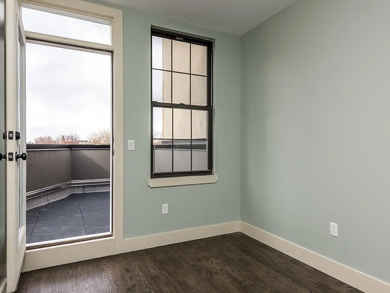 860 Macon St #5 — Photo 6