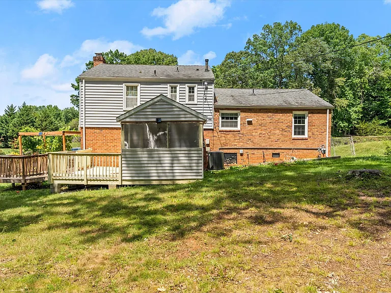 2220 Lauderdale Dr — Photo 40