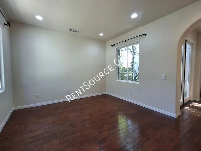 24310 Las Palmas St — Photo 3