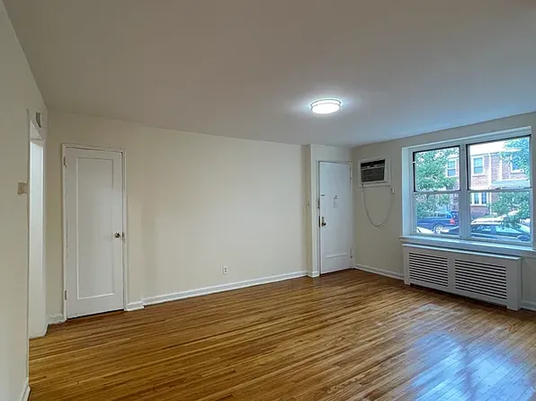 19508 Station Rd APT 1, Flushing, NY 11358