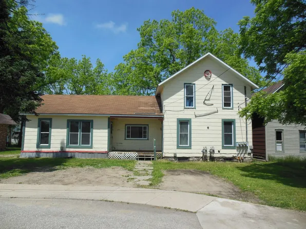 241 E Oak St, Harrison, MI 48625