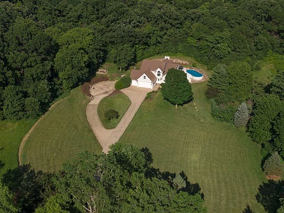 2nd image of 2577 Oriole Ave N