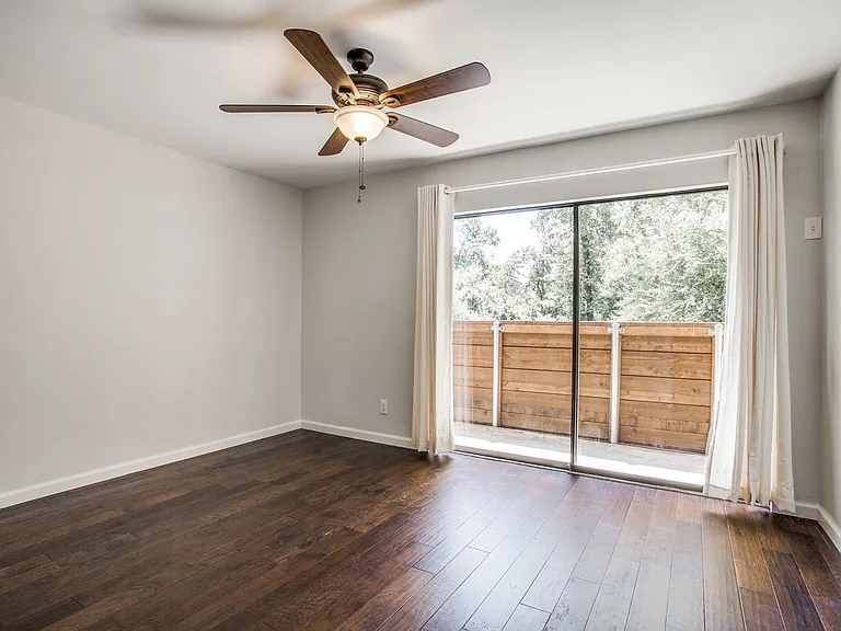 Creekside Condominumums — Photo 32