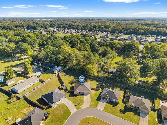 3rd image of 16 Oakland Cir