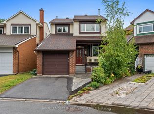 22 Fireside Cres, Ottawa, ON K1T 1Z4