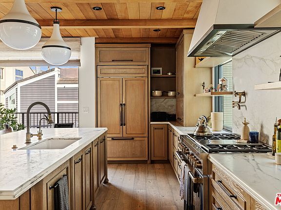 2nd image of 4315 Roma Ct