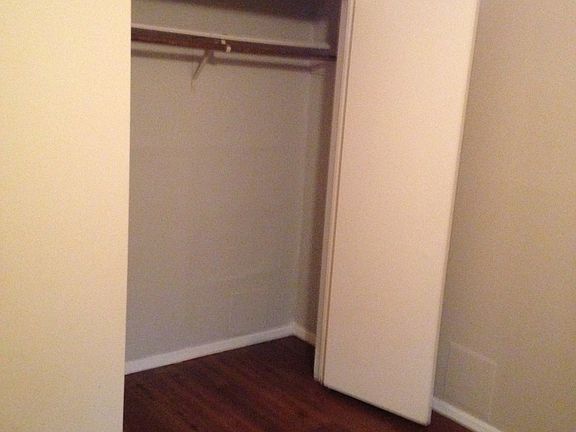 bed room closet