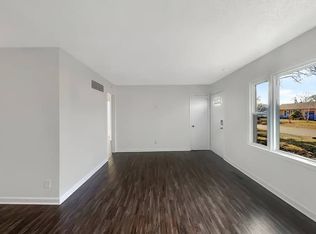 6700 N Charlotte St, Gladstone, MO 64118