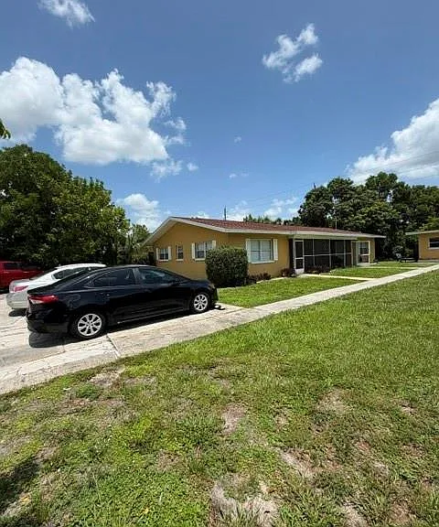4319 Golden Gate Pkwy — Photo 1