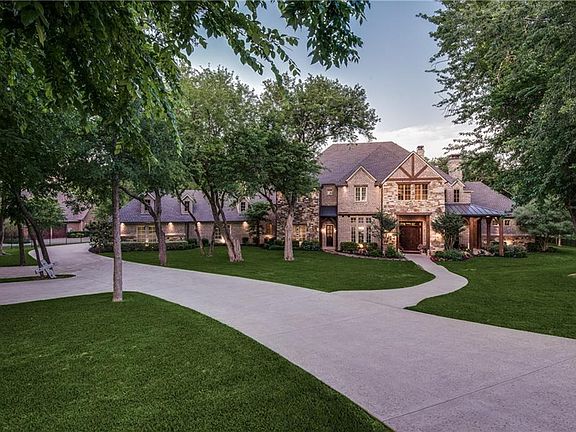 2nd image of 2635 Twelve Oaks Ln