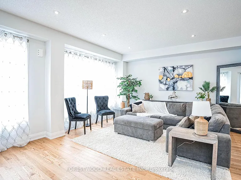 53 Humberstone Dr — Photo 9