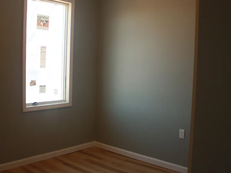 7918 Lloyd Ave — Photo 8