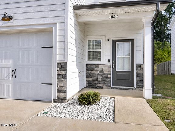 3rd image of 1062 Linsmore Avenue