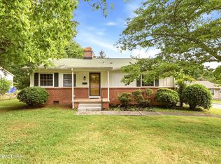 50 Outer Dr, Oak Ridge, TN 37830
