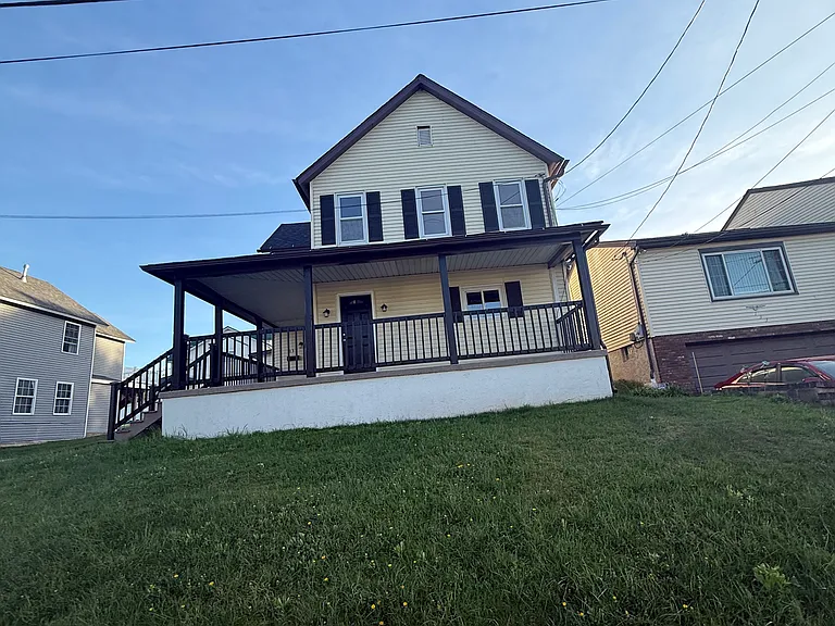 131 W Line St — Photo 1