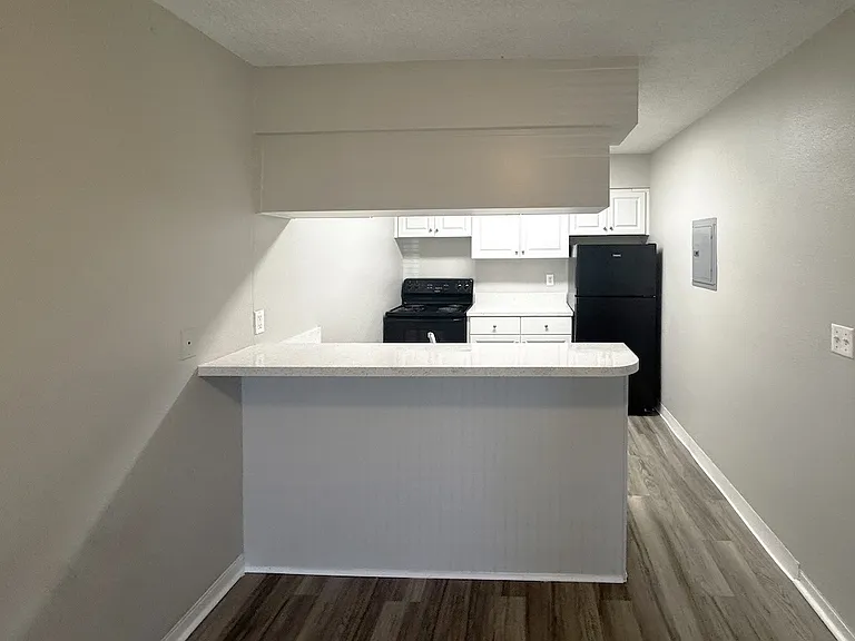 Park Apartments — Photo 11