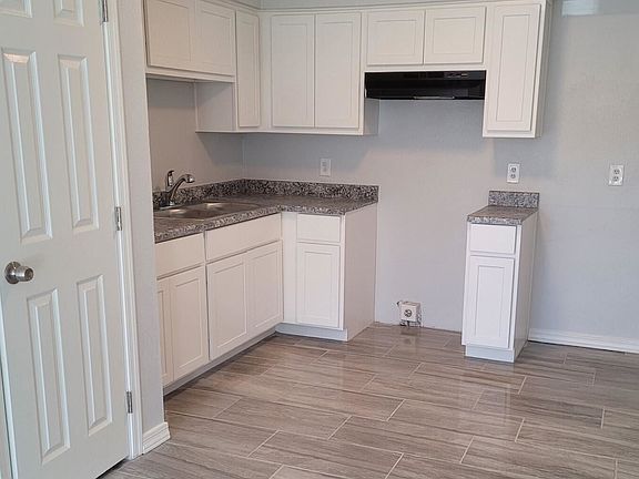 3rd image of 2732 E Tierra Buena Ln #4